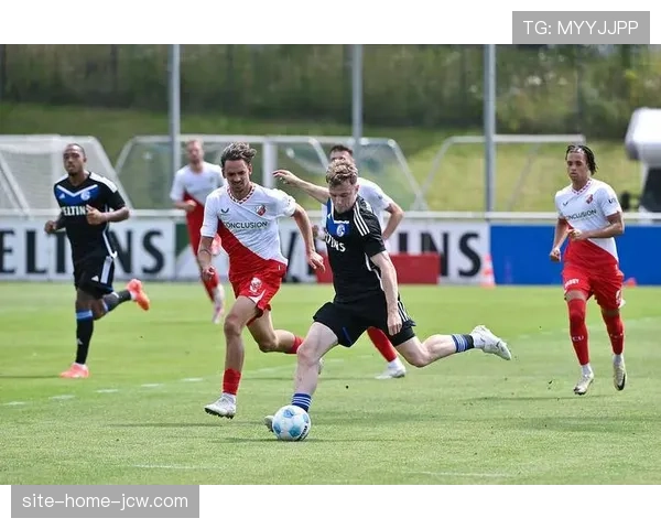 阿尔克马尔客场传控渗透 面对密集防守难有作为